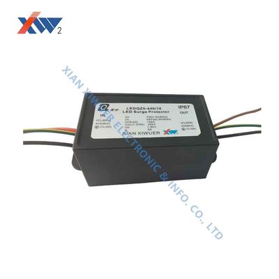 İyi fiyat LEDQZ5-440 10 BV2 Serisi LED Aşırı Gerilim Koruma Cihazı 440V Uzaktan Alarm Çıkışı Serisi Bağlantısı çevrimiçi